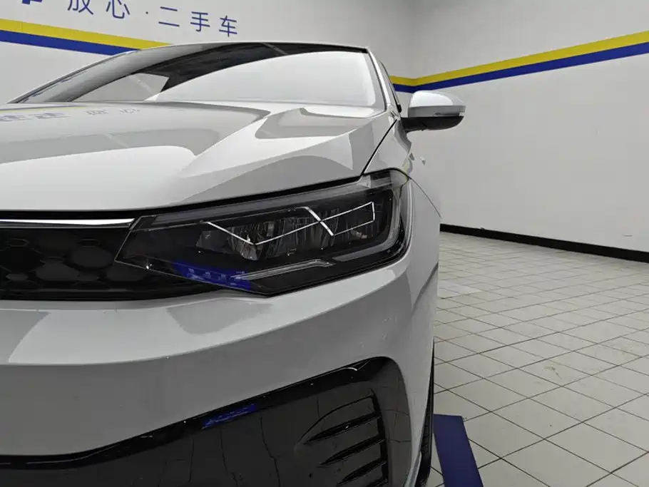 Volkswagen Lavida — миниатюра 5