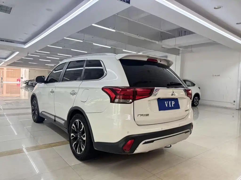 Mitsubishi Outlander — миниатюра 4