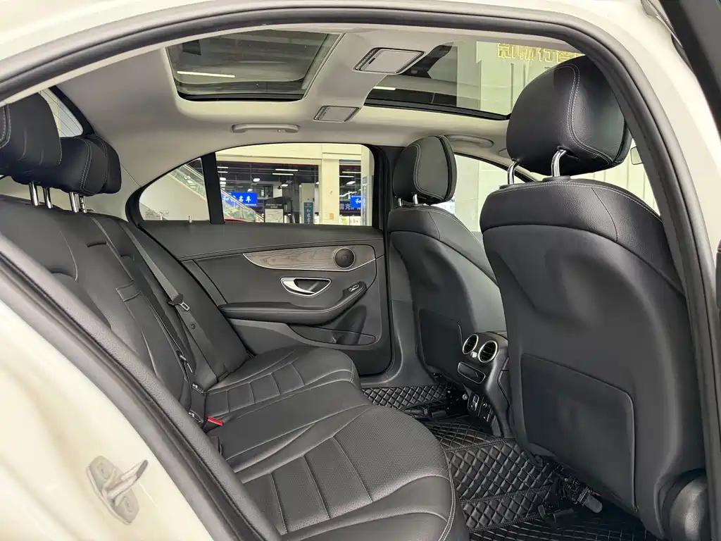 Mercedes-Benz C-Class — миниатюра 13