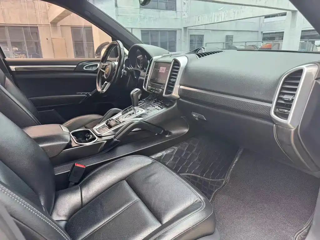 Porsche Cayenne — миниатюра 5