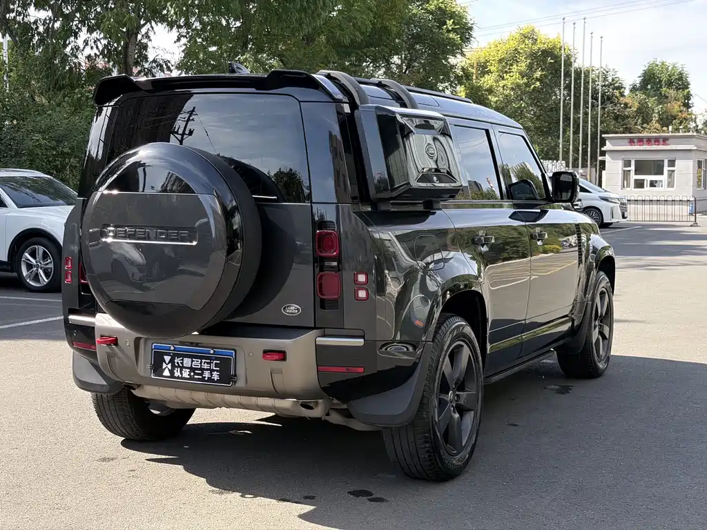 Land Rover Defender — миниатюра 4