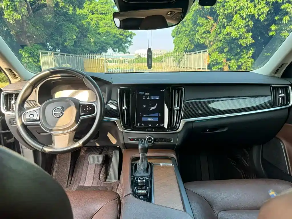 Volvo S90 — миниатюра 4