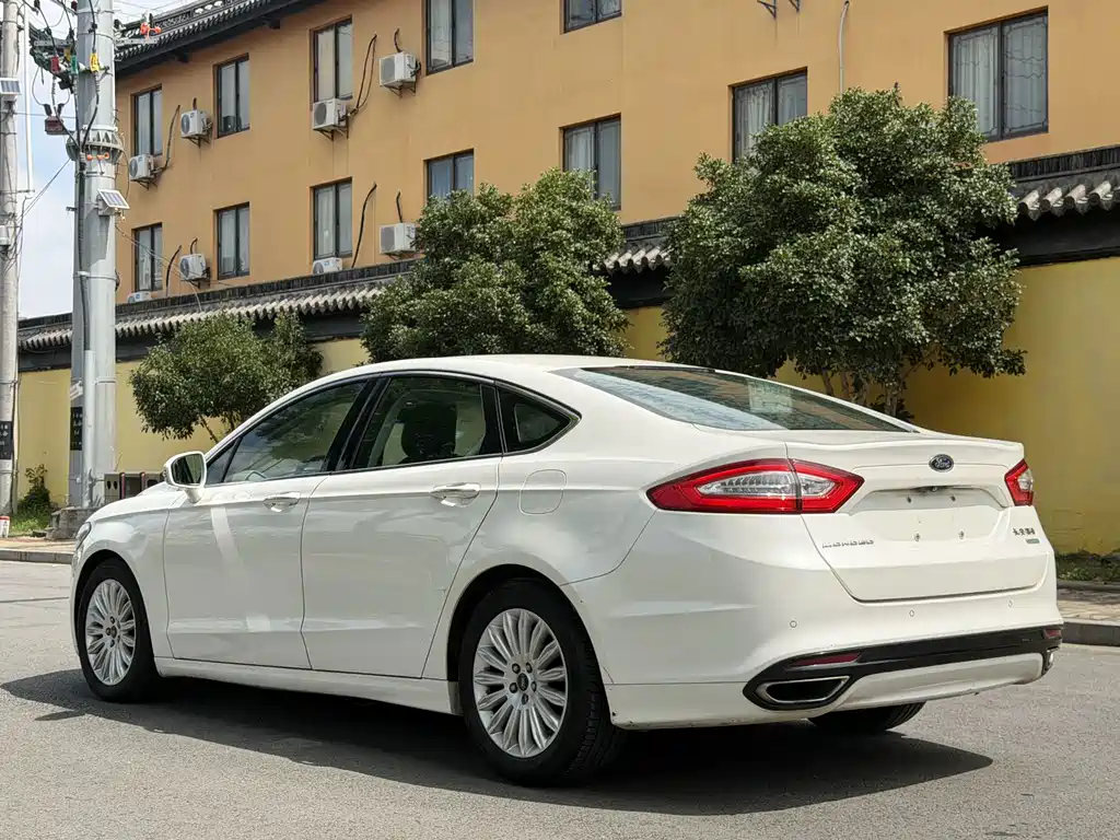 Ford Mondeo — миниатюра 7