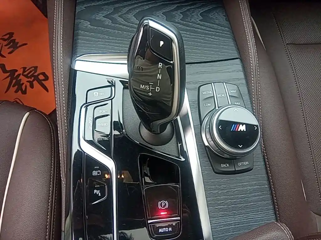 BMW 5 Series New Energy — миниатюра 14