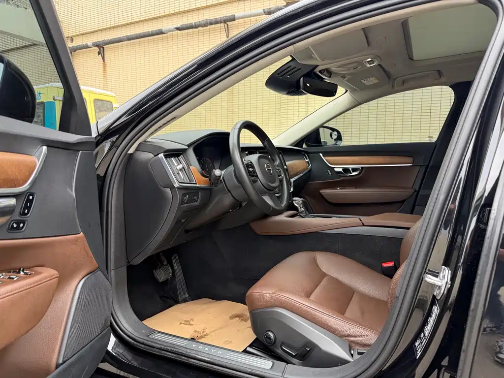 Volvo S90 — миниатюра 5