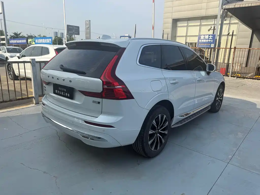 Volvo XC60 2023 B5 Luxury