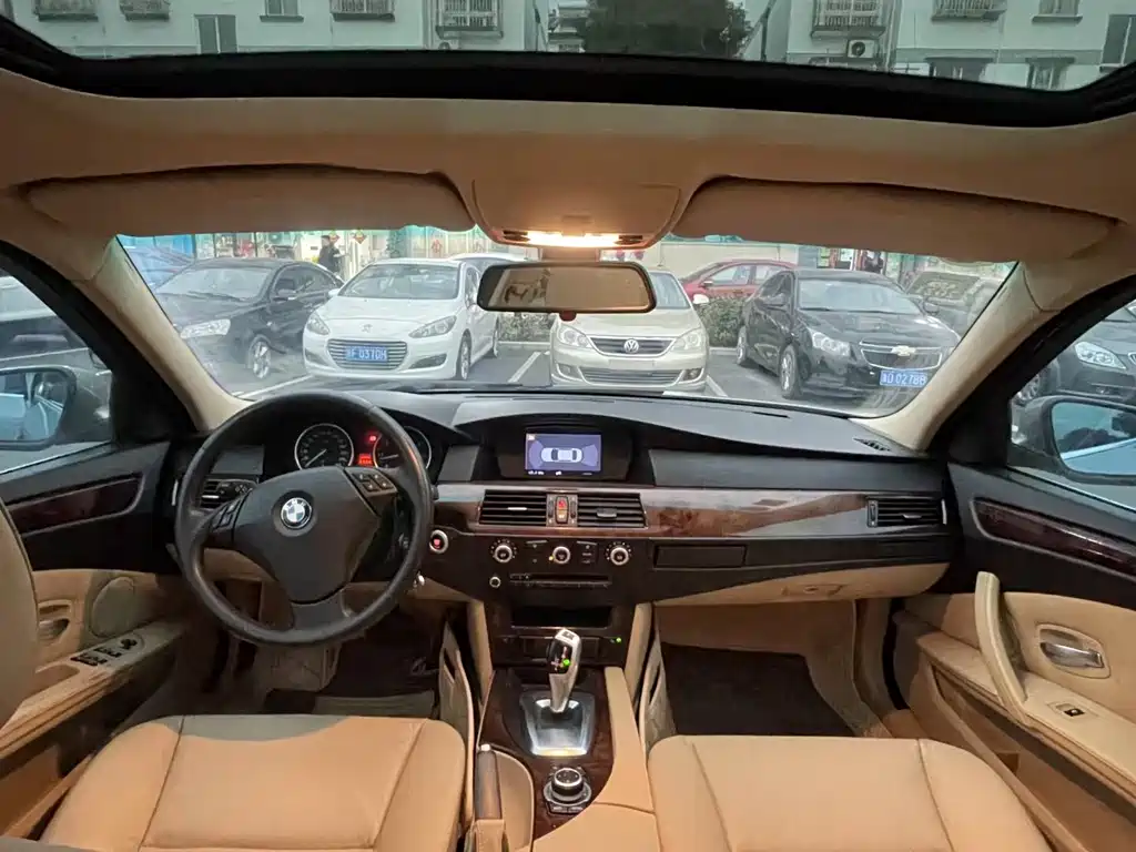 BMW 5 Series — миниатюра 4