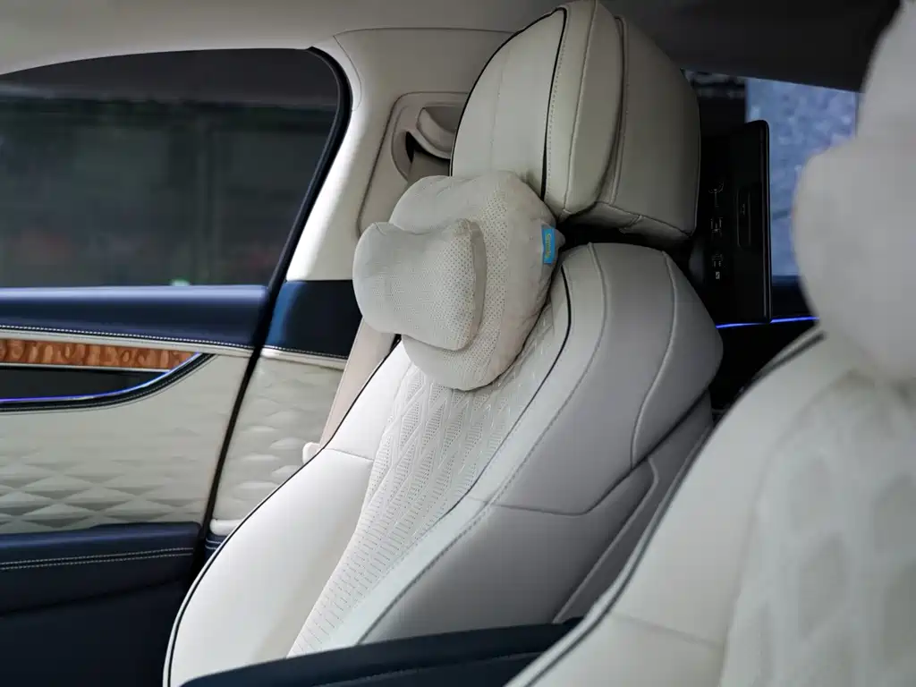 Bentley Flying Spur — миниатюра 21