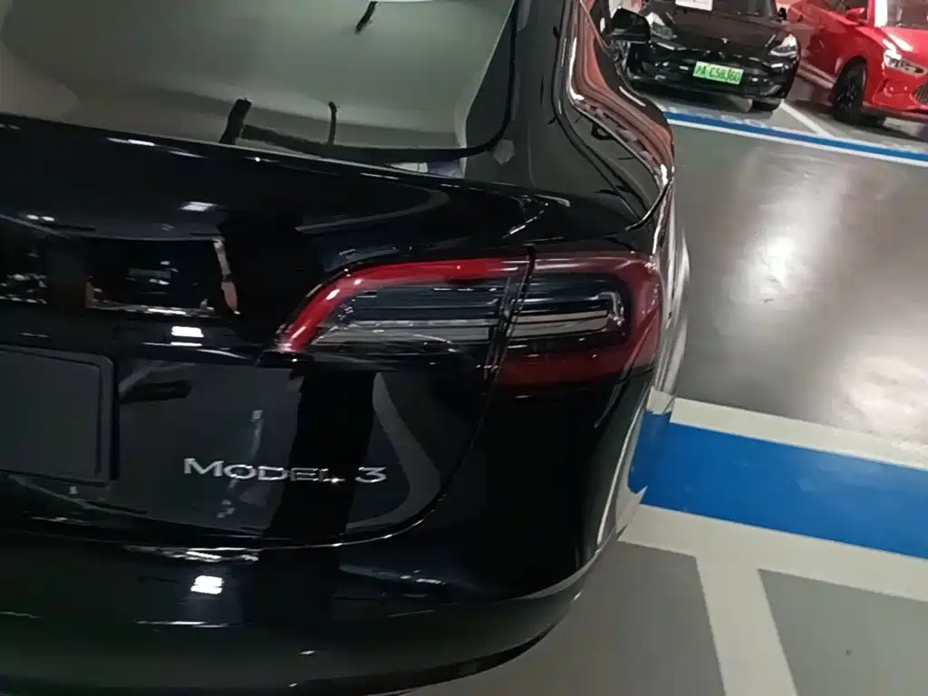 Tesla Model 3 — миниатюра 8