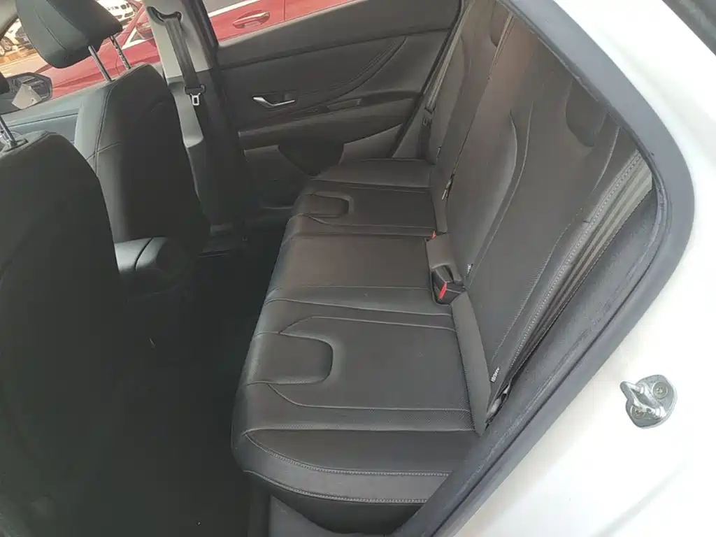 Hyundai Elantra — миниатюра 17