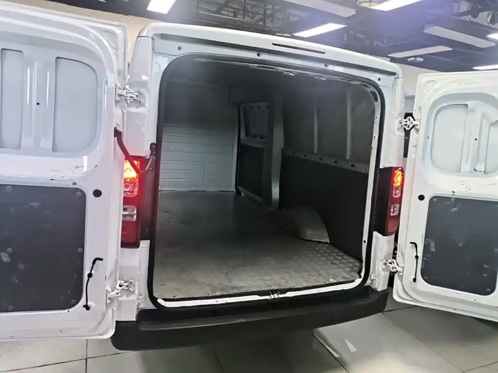 Wuling Yangguang — миниатюра 19