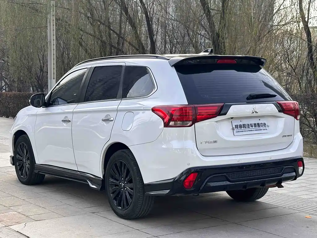 MITSUBISHI OUTLANDER