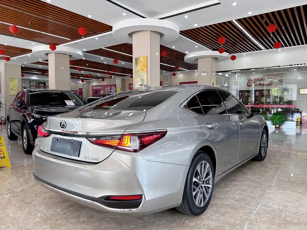Lexus ES — миниатюра 4