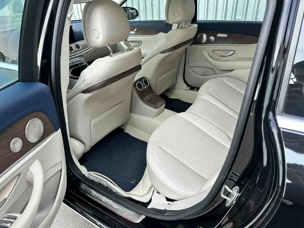 Mercedes-Benz E-Class — миниатюра 8