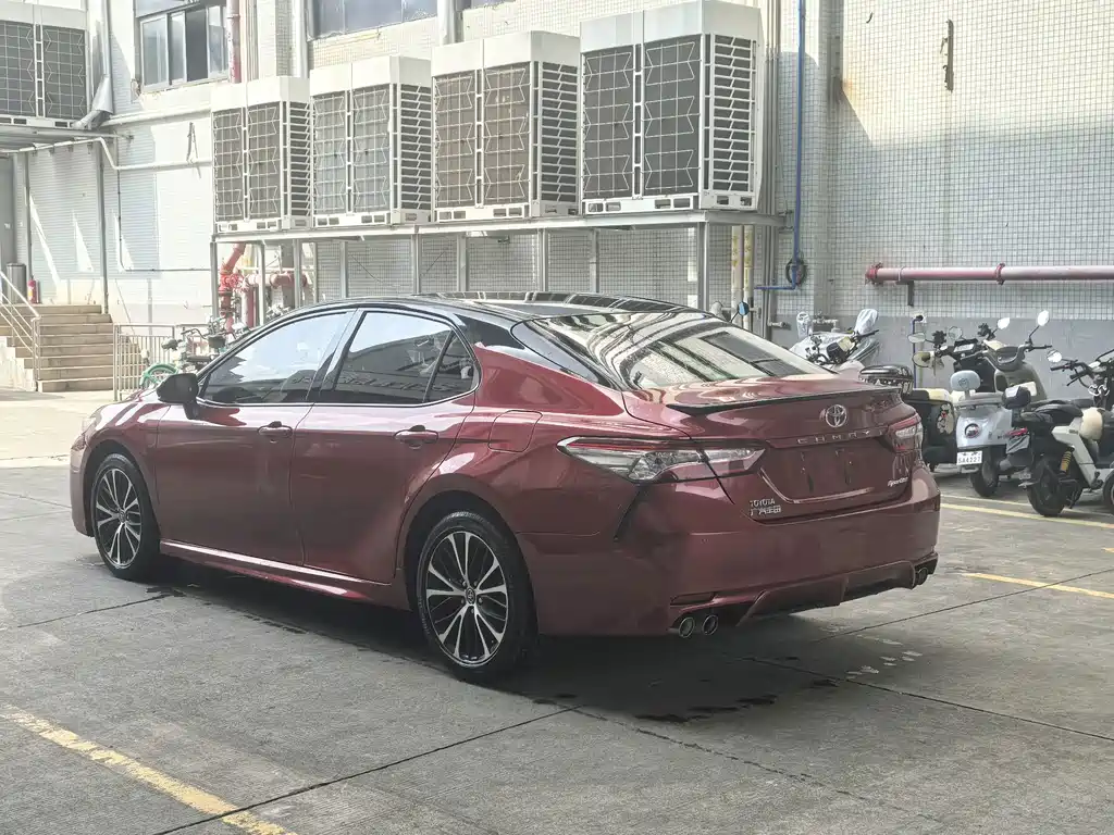 Toyota Camry — миниатюра 6