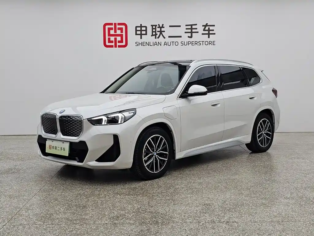 BMW iX1