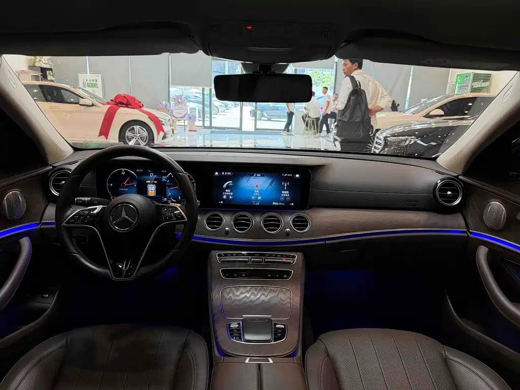 Mercedes-Benz E-Class — миниатюра 15