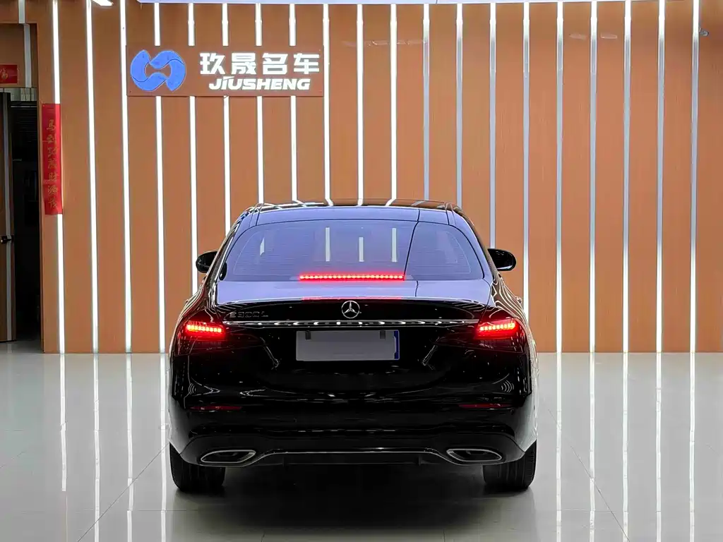 Mercedes-Benz E-Class — миниатюра 6