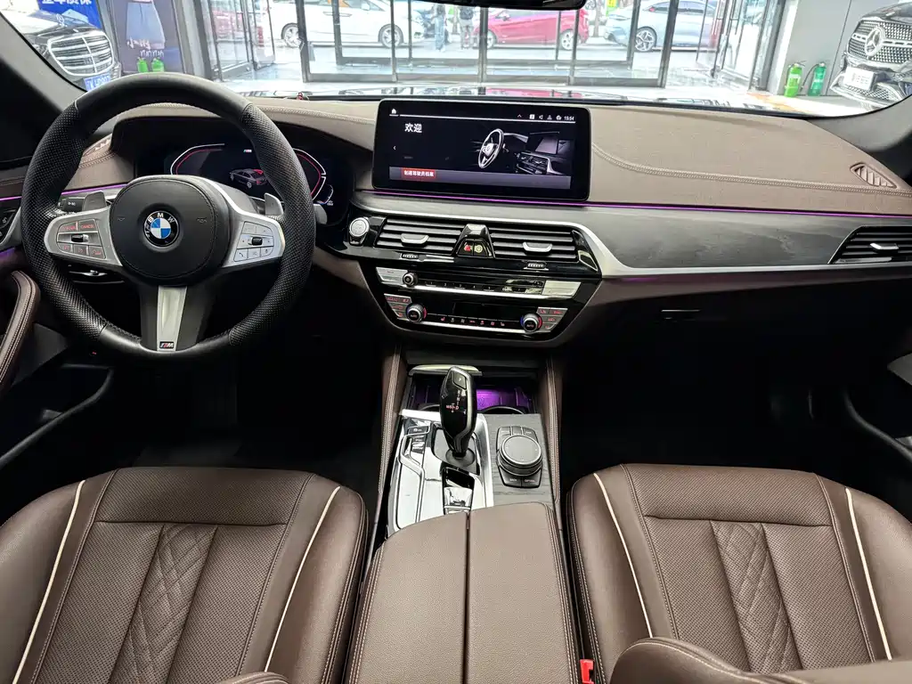 BMW 5 Series — миниатюра 13