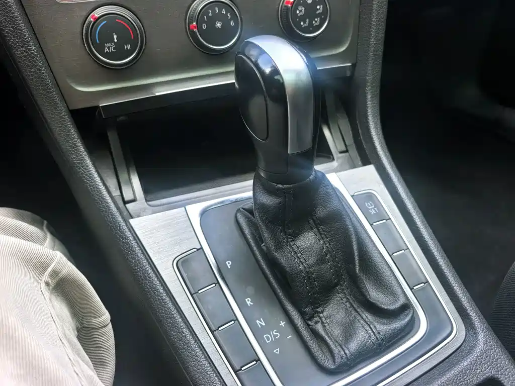 Volkswagen Golf — миниатюра 10