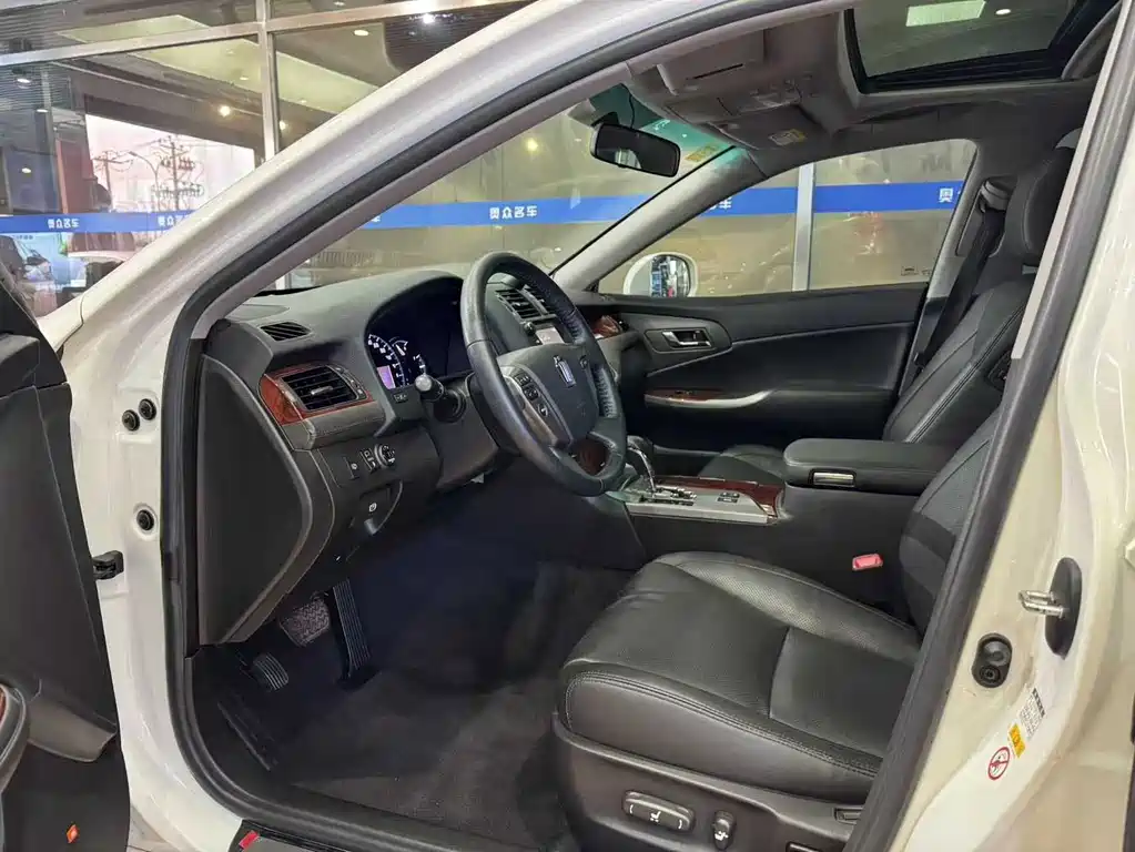 Toyota Crown 2012 2.5L Royal