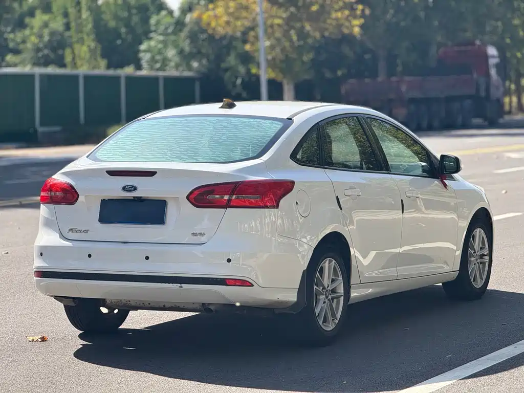 Ford Focus — миниатюра 7