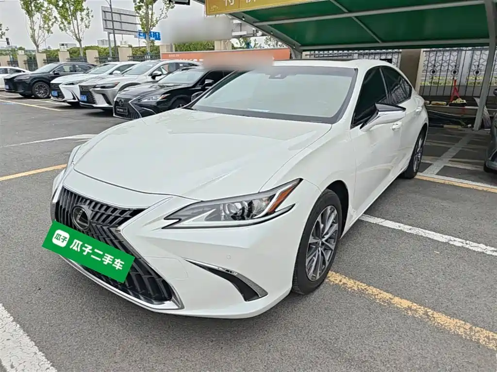 Lexus ES 2024