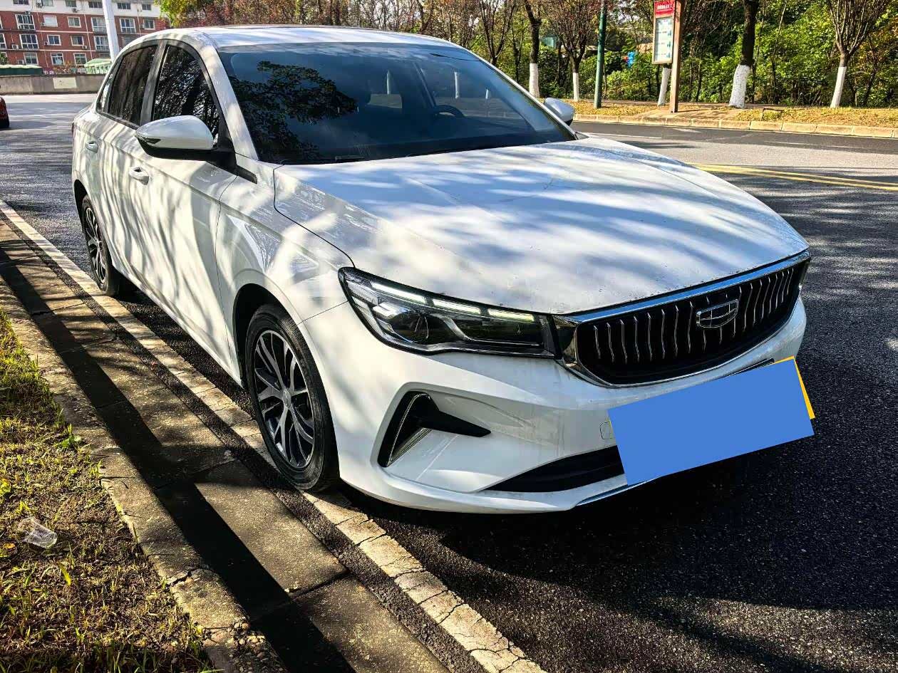 Geely Emgrand 1.5 л 2023 г. Белый, пробег 40000 км