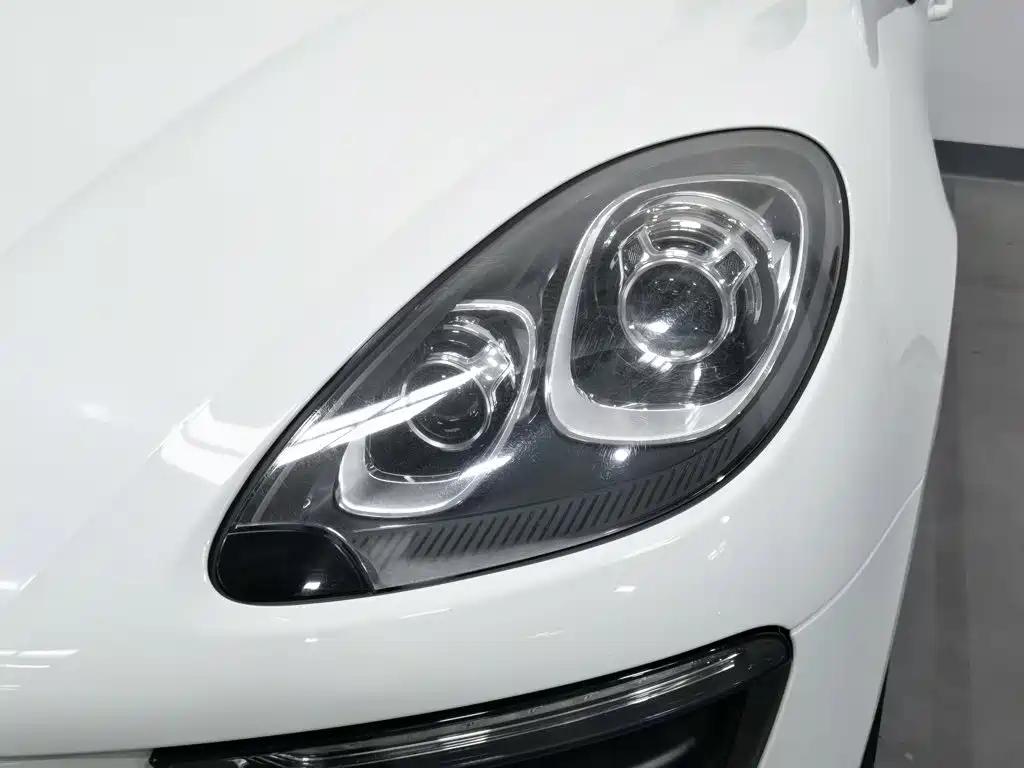 Porsche Macan — миниатюра 7