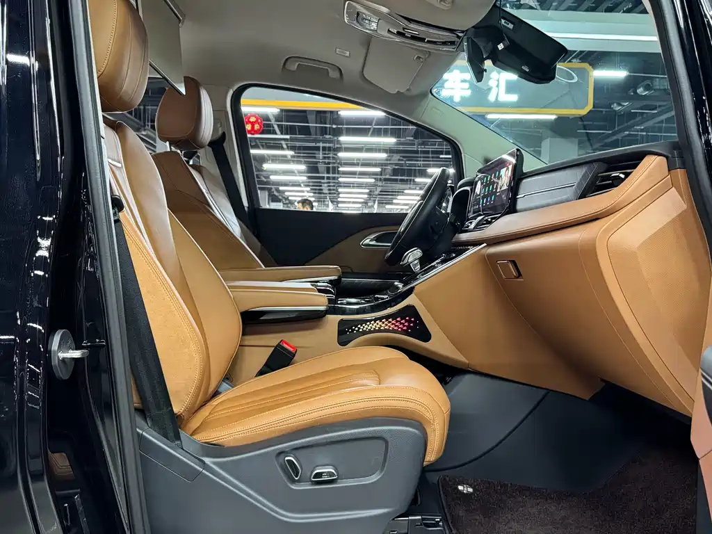 Hongqi Hongqi HQ9 PHEV — миниатюра 16
