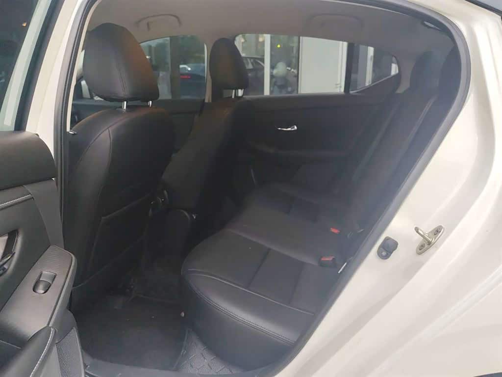 Nissan Sylphy 1.6 л 2026 г. Белый, пробег 4000 км
