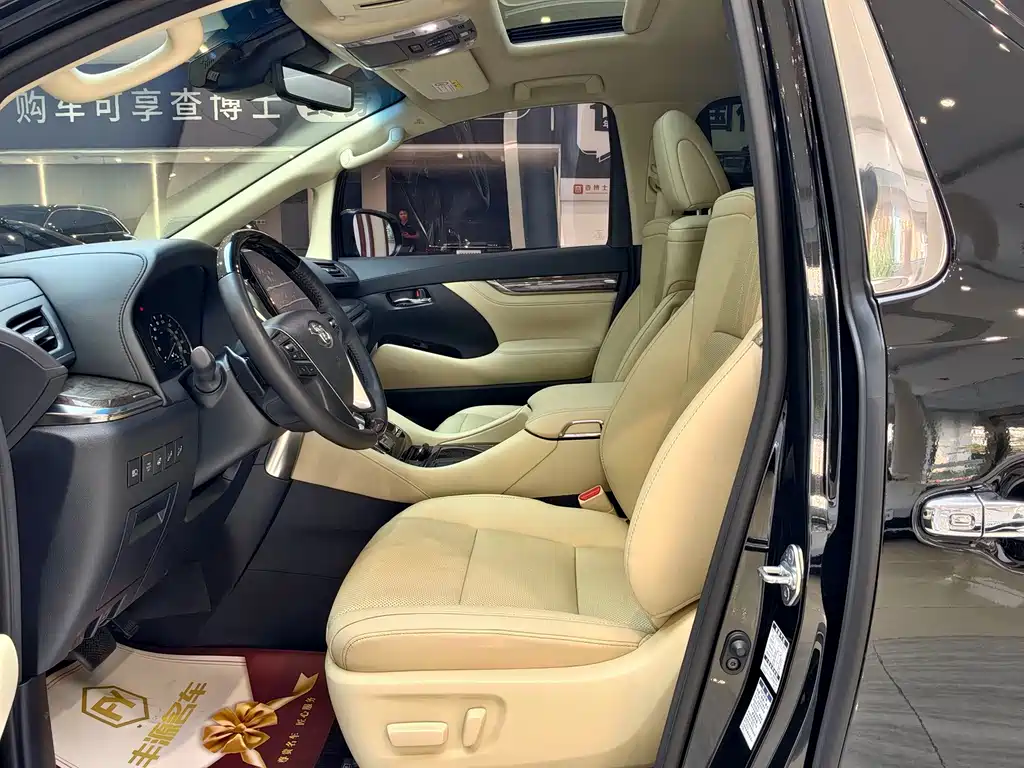 Toyota Vellfire — миниатюра 6