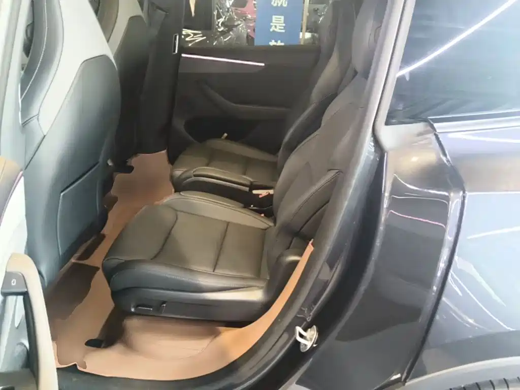 Tesla Model Y L — миниатюра 17