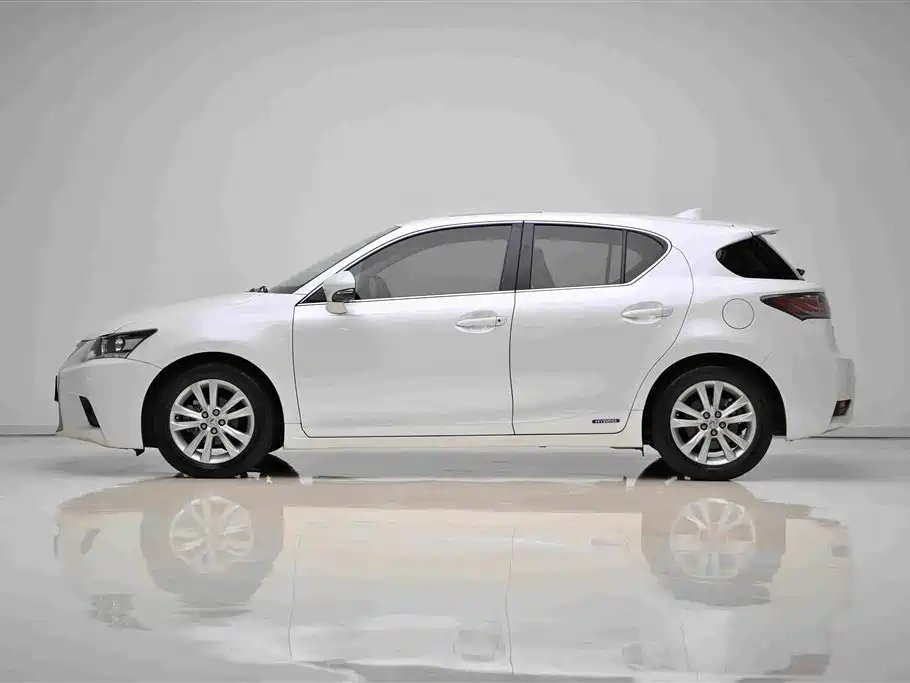 Lexus CT — миниатюра 7