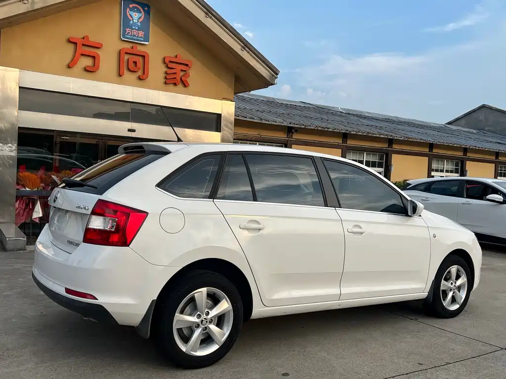 Skoda Rapid Spaceback — миниатюра 10