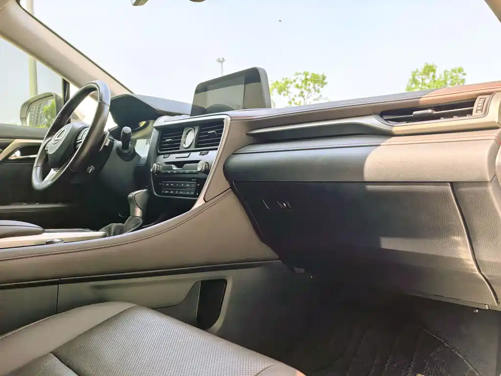Lexus RX — миниатюра 9