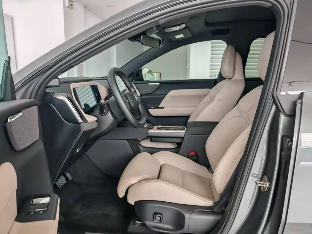 Volvo XC70 PHEV — миниатюра 8