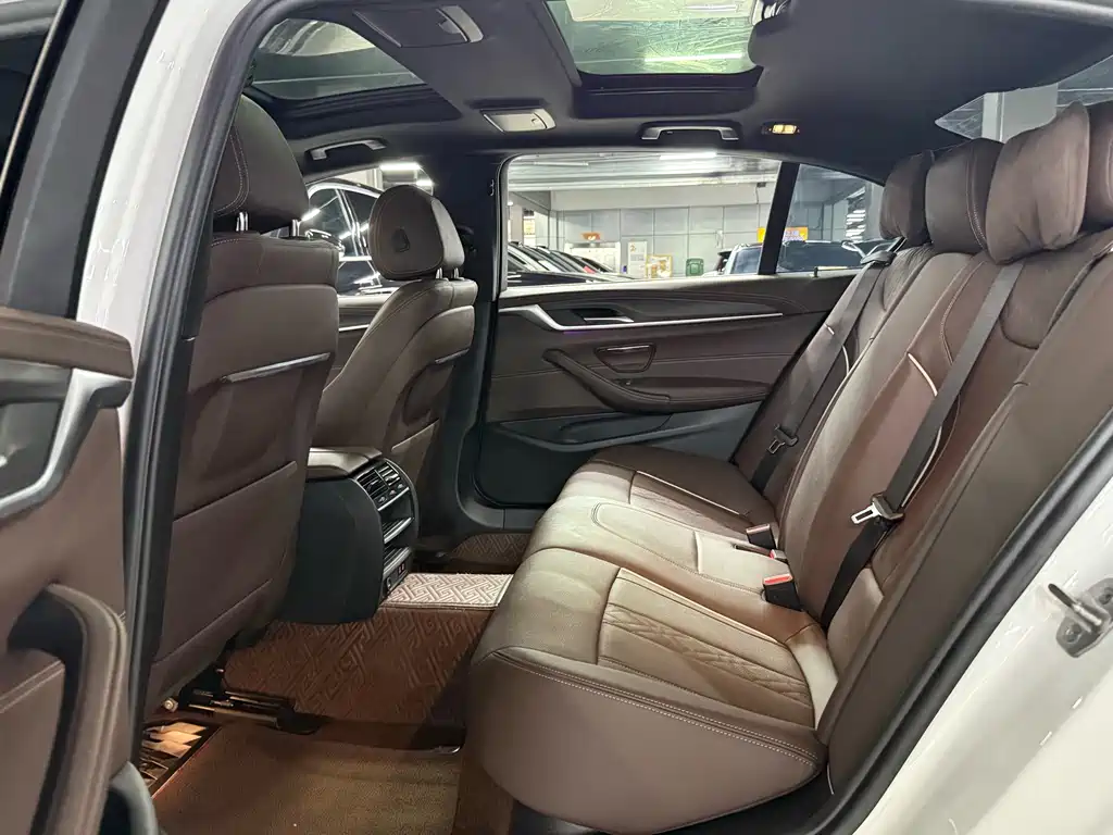 BMW 5 Series — миниатюра 14