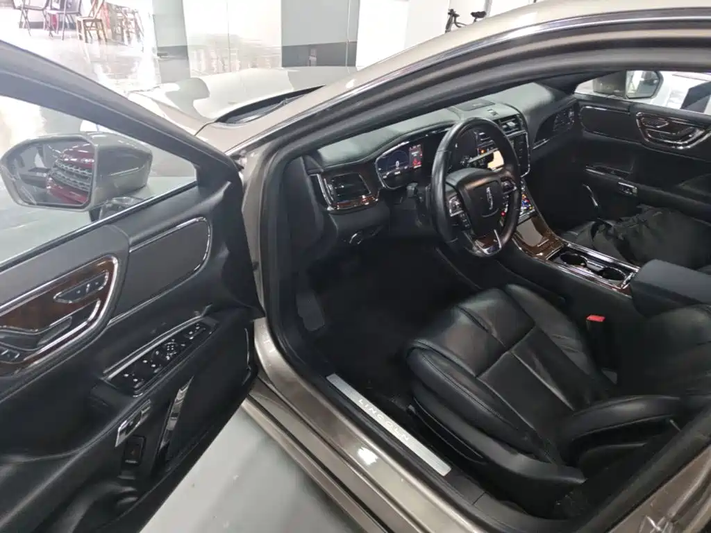 Lincoln Continental — миниатюра 16