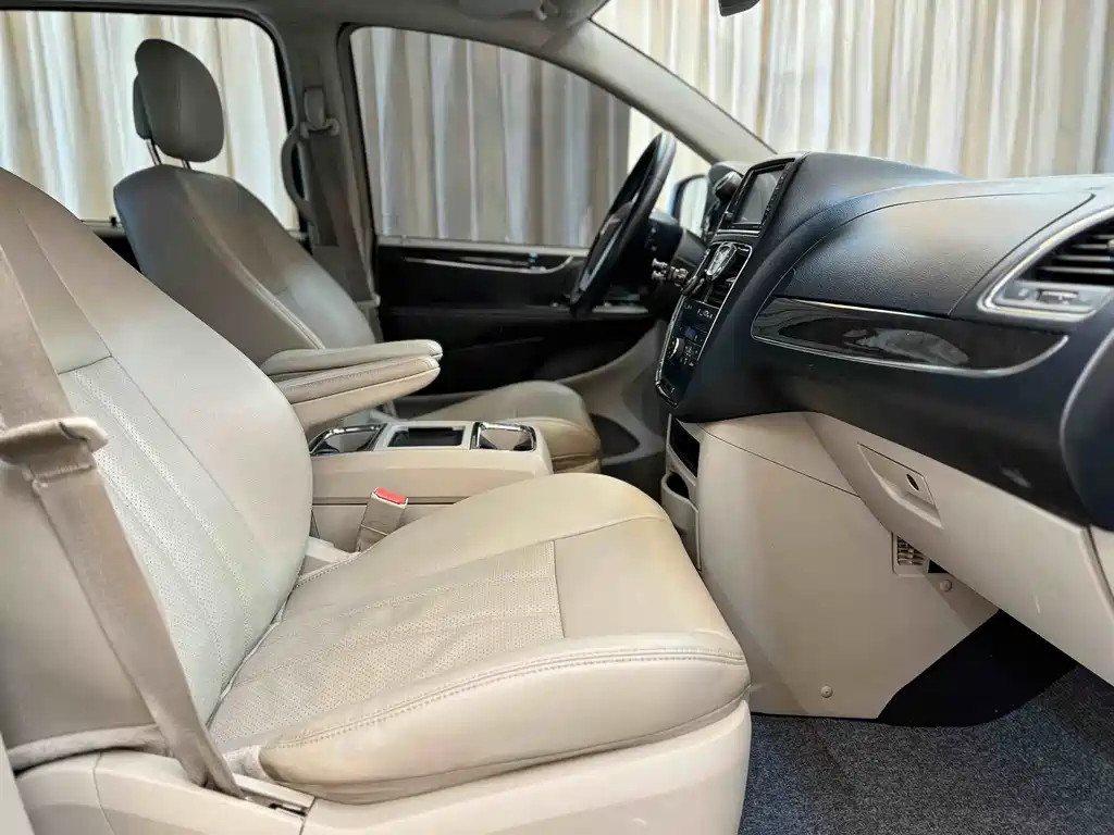 Chrysler Grand Voyager (Import) 3.6L Comfort Edition, фото 13