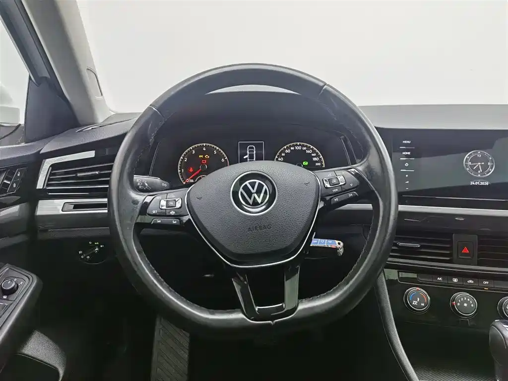 VOLKSWAGEN BORA