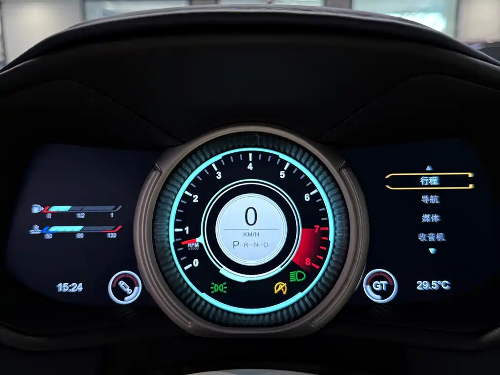 Aston Martin DB11 — миниатюра 12