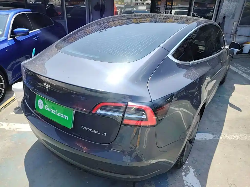 Tesla Model 3 — миниатюра 7