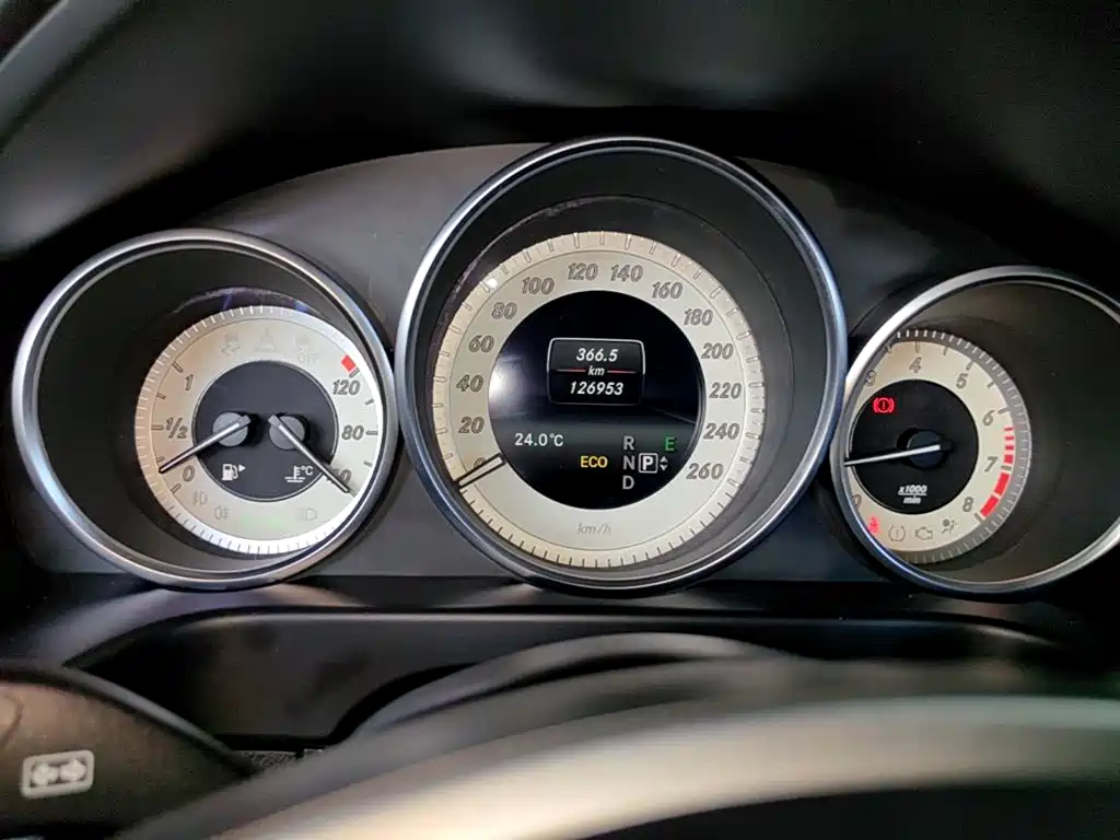 Mercedes-Benz E-Class — миниатюра 12
