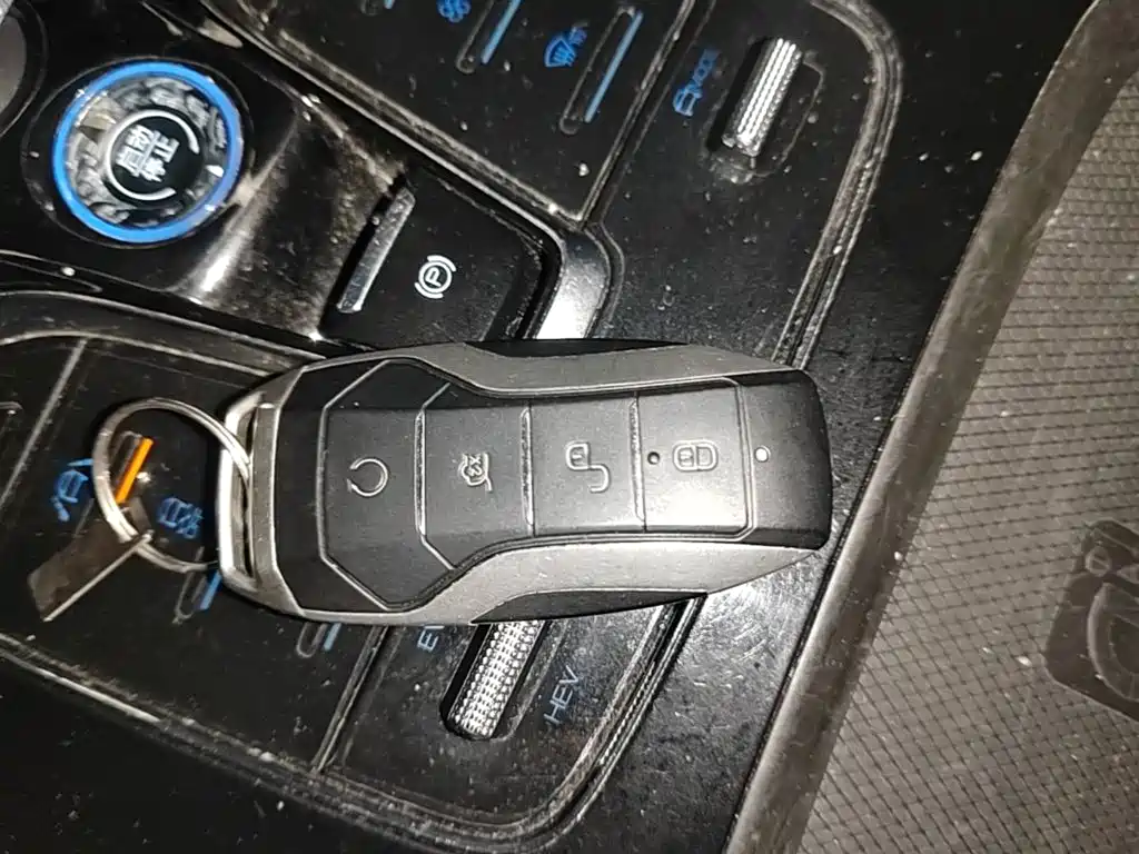 BYD Tang New Energy — миниатюра 9
