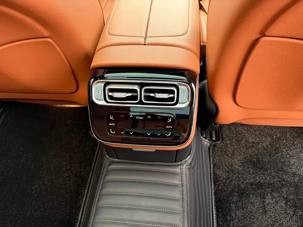 Mercedes-Benz S-Class — миниатюра 13