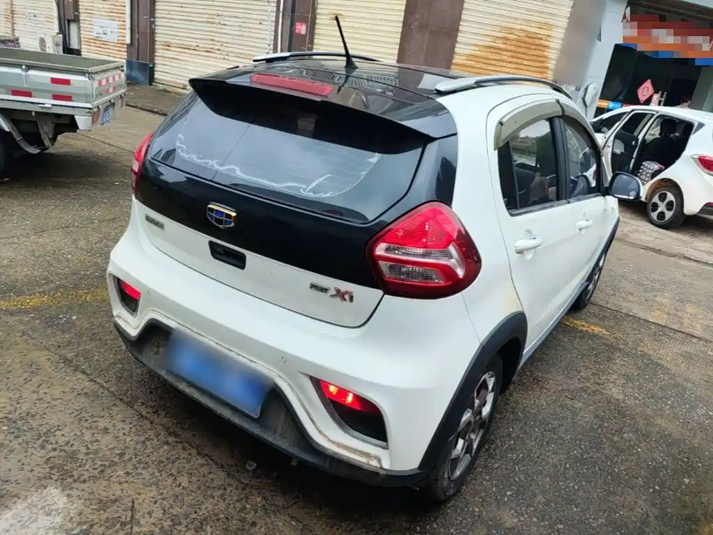 Geely Vision X1 — миниатюра 7