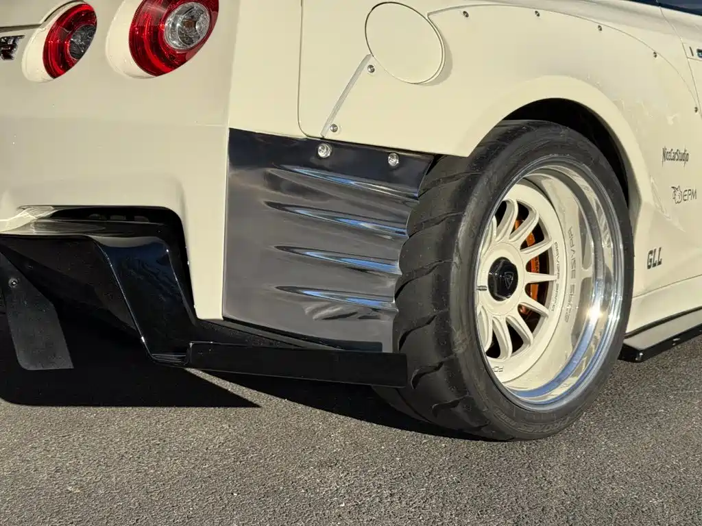 Nissan GT-R — миниатюра 16