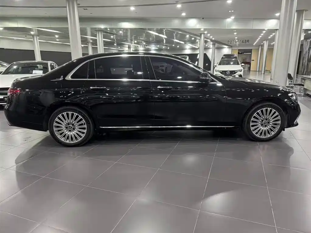 Mercedes-Benz E-Class — миниатюра 6