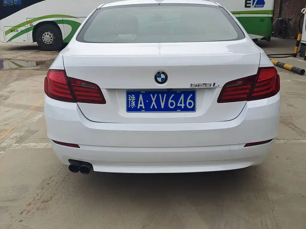 BMW 5 Series — миниатюра 4